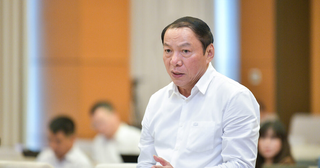 Bộ trưởng Văn hóa, Thể thao và Du lịch Nguyễn Văn Hùng phát biểu sáng 24/9. Ảnh: Media Quốc hội