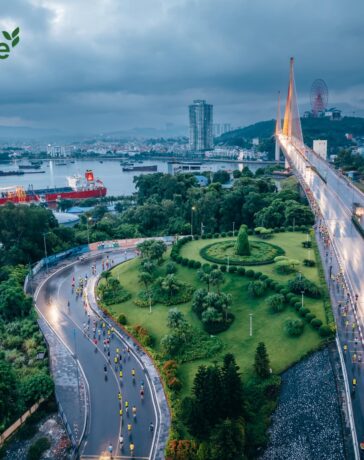 Runner leo dốc cầu Bãi Cháy tại VM Hạ Long 2023. Ảnh: Herbalife