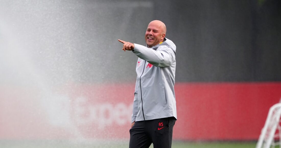 HLV Slot trên sân tập của Liverpool. Ảnh: AFP.