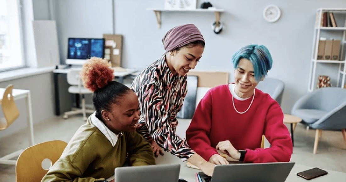 Nhiều nhân sự Gen Z không còn muốn thăng tiến bởi áp lực công việc và đối diện với làn sóng sa thải nhân sự cấp trung. Ảnh minh họa: Shutterstock