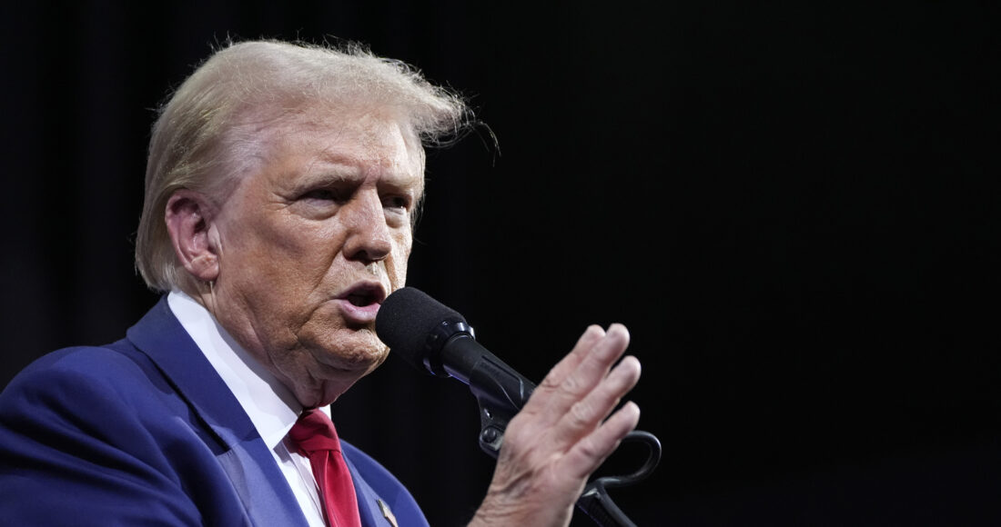 Ứng viên đảng Cộng hòa Donald Trump tại sự kiện vận động tranh cử ở Tucson, bang Arizona ngày 12/9. Ảnh: AP