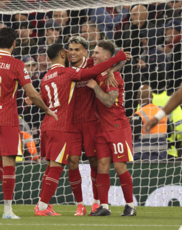 Tiền vệ Alexis Mac Allister (số 10) mừng bàn mở tỷ số trận Liverpool thắng Bologna 2-0 ở lượt hai vòng bảng Champions League trên sân Anfield ngày 2/10. Ảnh: AP
