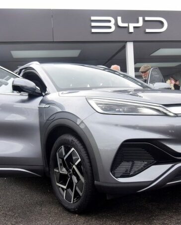 Một chiếc BYD tại triển lãm ôtô ở Anh tháng 4/2023. Ảnh: Reuters