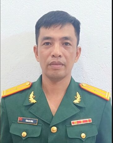Thiếu tá Tăng Bá Hưng hi sinh khi giúp dân khắc phục hậu quả sau bão. Ảnh QĐND