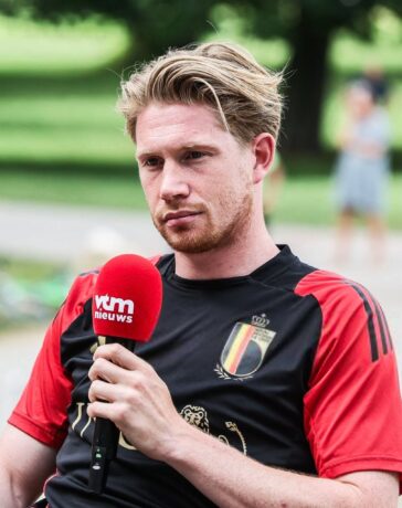 De Bruyne trong cuộc trả lời phỏng vấn trước trận Bỉ - Israel ở vòng bảng Nations League 2024-2025. Ảnh: vtmniews
