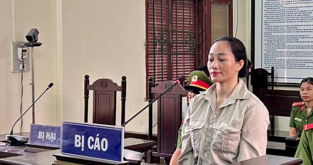 Cô đồng bói cau Trương Thị Hương tại tòa. Ảnh: Lê Tân