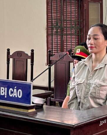 Cô đồng bói cau Trương Thị Hương tại tòa. Ảnh: Lê Tân