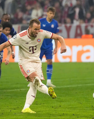 Harry Kane sút phạt đền hoàn tất cú poker trong trận Bayern thắng Dinamo Zagreb trên sân Allianz, thành phố Munich, Đức, lượt đầu Champions League tối 17/9/2024. Ảnh: AP