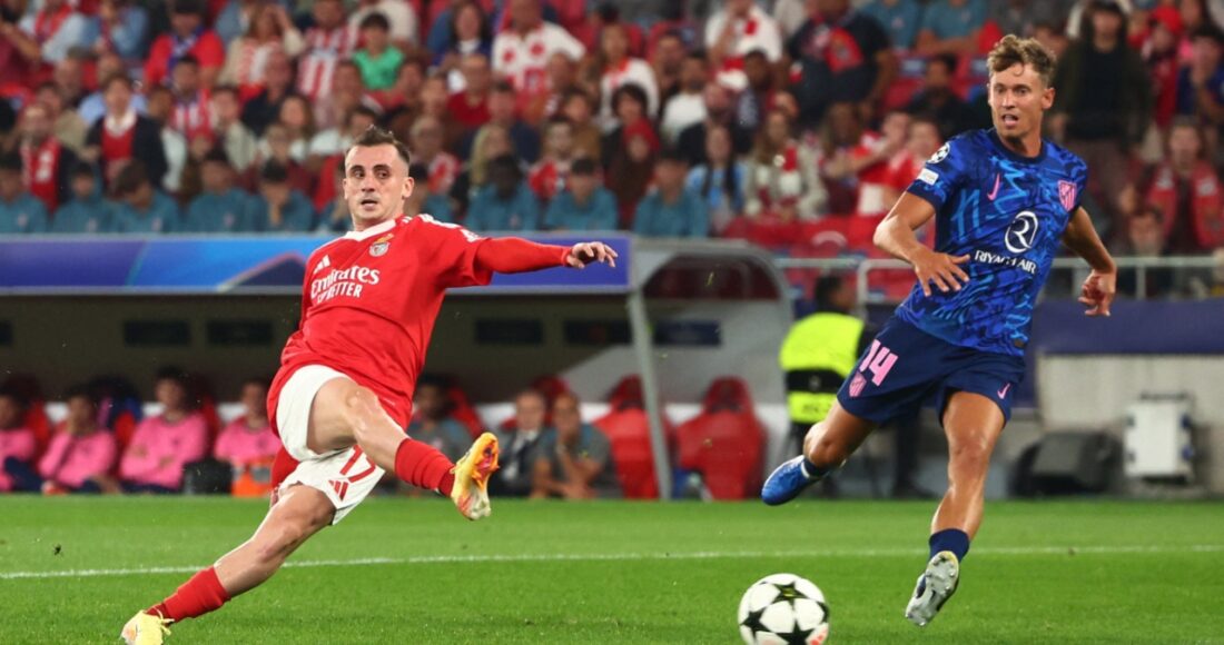 Kerem Arturkoglu (trái) mở tỷ số trận Benfica 4-0 Atletico tối 2/10. Ảnh: AP