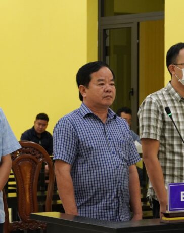 Nhàn, Phương và Thanh (từ phải sang) tại tòa. Ảnh: An Minh