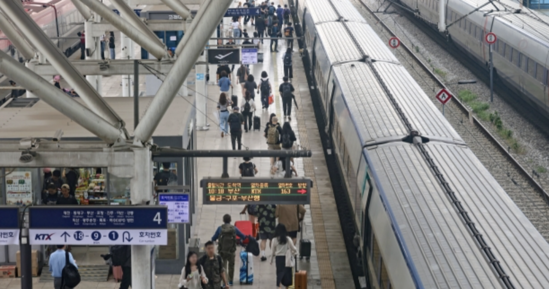 Khách ở ga Seoul, Hàn Quốc, tháng 9/2024. Ảnh: Korea Herald