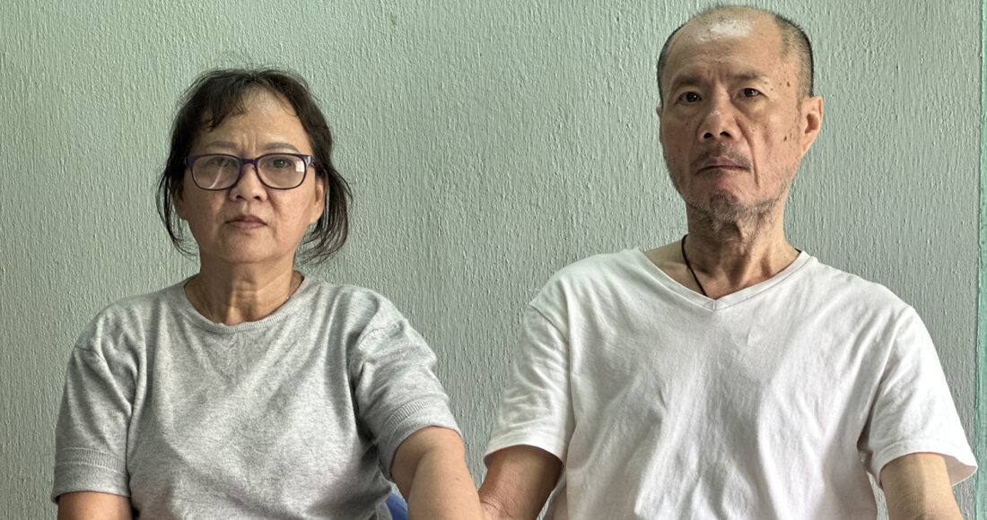 Ca sĩ Tô Thanh Phương bên vợ - bà Lâm Ngọc Được - tại nhà riêng. Ảnh: Mai Nhật