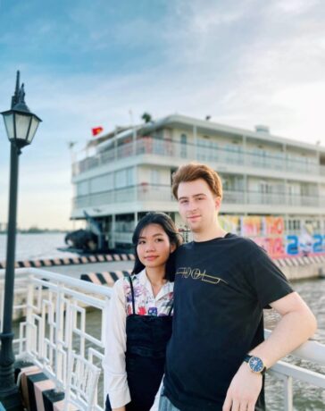 Khanh Khanh và Nathan tại , trong chuyến về thăm gia đình . Ảnh: Nhân vật cung cấp