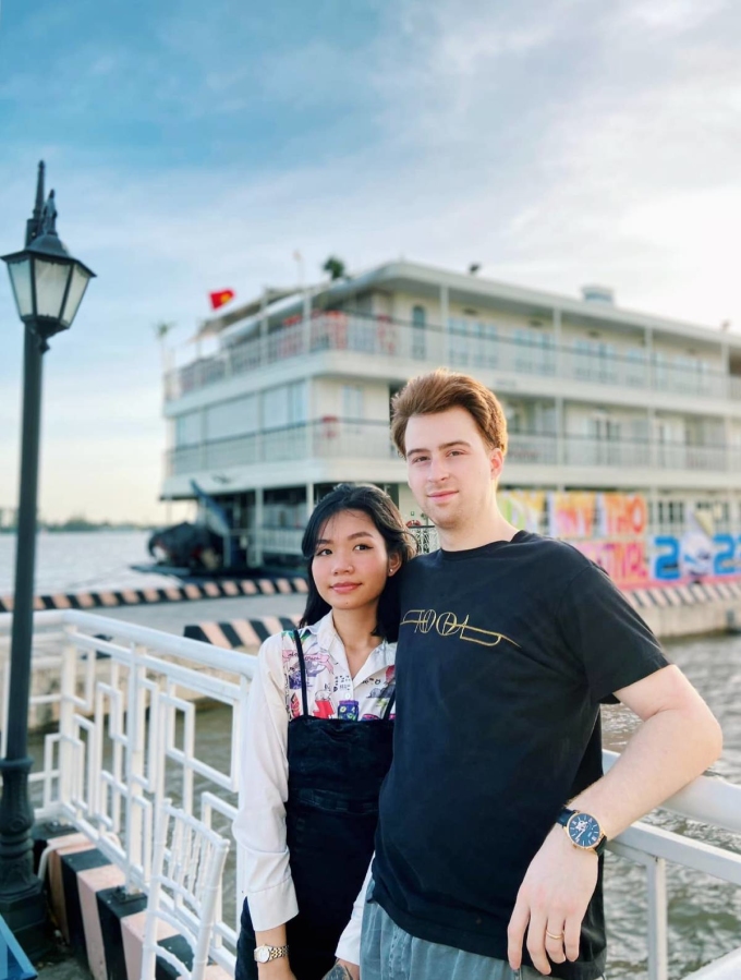 Khanh Khanh và Nathan tại , trong chuyến về thăm gia đình . Ảnh: Nhân vật cung cấp