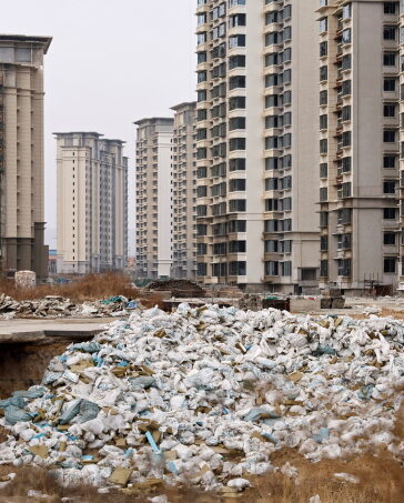 Các chung cư chưa hoàn thiện ở ngoại ô Thạch Gia Trang, Hà Bắc, Trung Quốc ngày 1/2. Ảnh: Reuters
