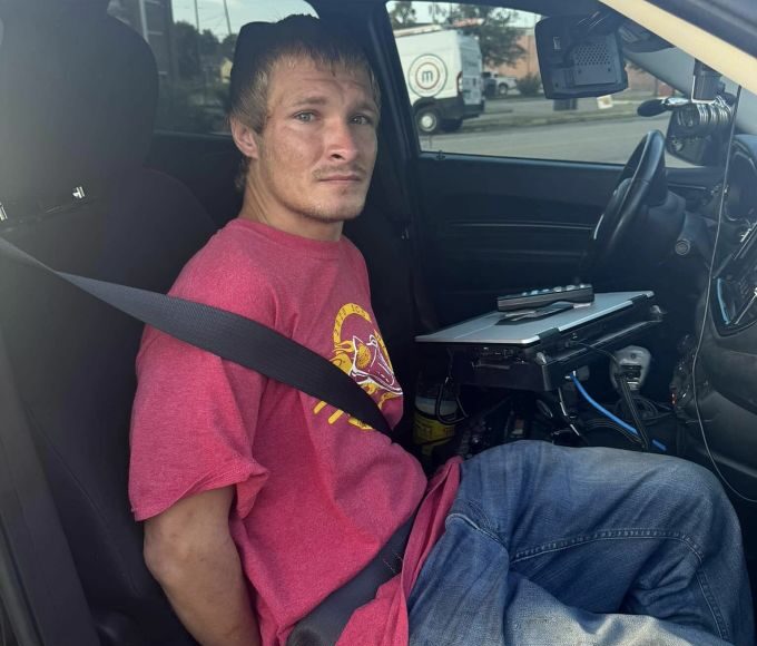 Kody Adams khi bị bắt. Ảnh: Oklahoma Highway Patrol