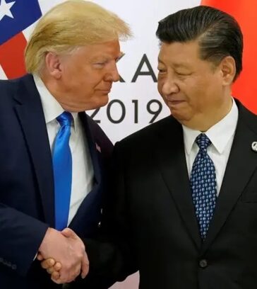 Tổng thống Mỹ Donald Trump (trái) và Chủ tịch Trung Quốc Tập Cận Bình tại hội nghị thượng đỉnh G20 ở Osaka, Nhật Bản, năm 2019. Ảnh: Reuters