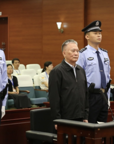 Ông Trần Kế Hưng tại tòa. Ảnh: CCTV news