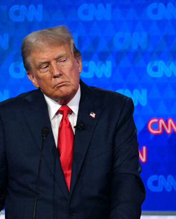 Cựu tổng thống Mỹ Donald Trump trong cuộc tranh luận với Tổng thống Joe Biden tại thành phố Atlanta, bang Georgia ngày 27/6. Ảnh: AFP