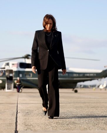 Phó tổng thống Kamala Harris tại căn cứ quân sự Andrews, bang Maryland, hôm 7/10. Ảnh: AFP
