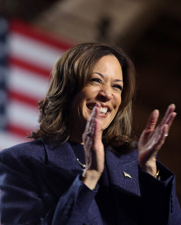 Ứng viên tổng thống đảng Dân chủ Kamala Harris tại cuộc vận động tranh cử ở Lansing, bang Michigan ngày 3/11. Ảnh: AFP