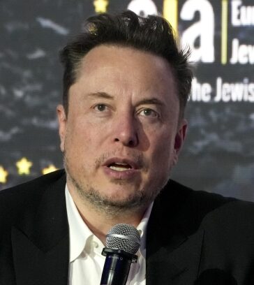 Tỷ phú Mỹ Elon Musk tại Krakow, Ba Lan, ngày 22/1. Ảnh: AP