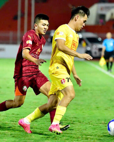 Hải Phòng (áo vàng) thua Bình Định 0-1 ở vòng tám V-League 2024-2025. Ảnh: Đông Huyền