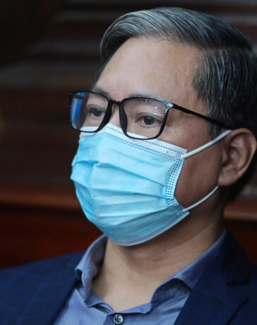 Đại gia Nguyễn Cao Trí trong phiên tòa ở TP HCM hồi tháng 4. Ảnh: Quỳnh Trần
