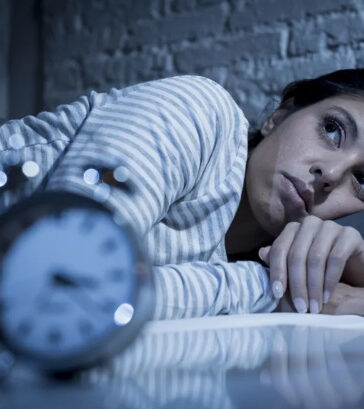 Nhiều người thường thức giấc lúc 3h sáng và khó ngủ lại. Ảnh: Marcos Mesa Sam Wordley/Shutterstock
