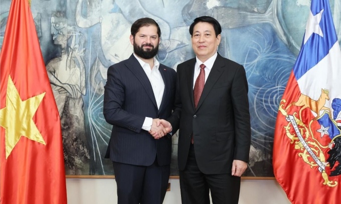 Chủ tịch nước Lương Cường và Tổng thống Chile Gabriel Boric Font trước hội đàm ngày 11/11. Ảnh: TTXVN