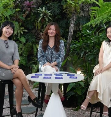 Các khách mời chia sẻ tại talkshow iConShare số ba, ngày 14/11. Ảnh: Ban tổ chức