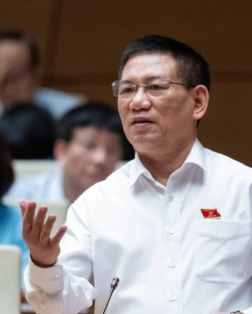 Phó thủ tướng Hồ Đức Phớc tham gia trả lời tại phiên chất vấn Thống đốc Nguyễn Thị Hồng chiều 11/11. Ảnh:Trung tâm báo chí Quốc hội