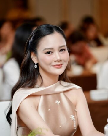 Diễn viên Huyền Sâm 37 tuổi, hiện mang quân hàm thiếu tá. Cô từng đóng loạt vai phụ hiền lành trong các phim như Hướng dương ngược nắng, 11 tháng 5 ngày, Sinh tử, Gia phả của đất, Sóng ngầm. Ảnh: Nhân vật cung cấp