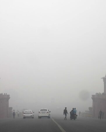 Khói mù ô nhiễm bao trùm thủ đô New Delhi ngày 18/11. Ảnh: AP