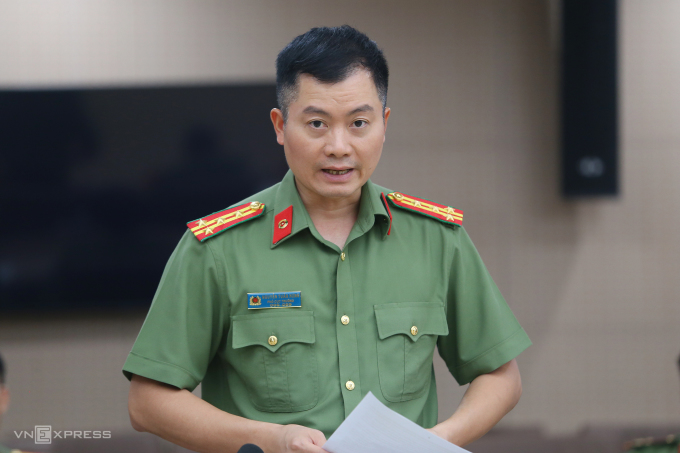 Đại tá Nguyễn Tuấn Hưng, Phó cục trưởng An ninh điều tra Bộ Công an tại họp báo. Ảnh: Phạm Dự