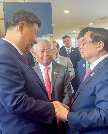 Thủ tướng Phạm Minh Chính gặp Chủ tịch Trung Quốc Tập Cận Bình tại Rio de Janeiro, Brazil, ngày 18/11. Ảnh: Nhật Bắc