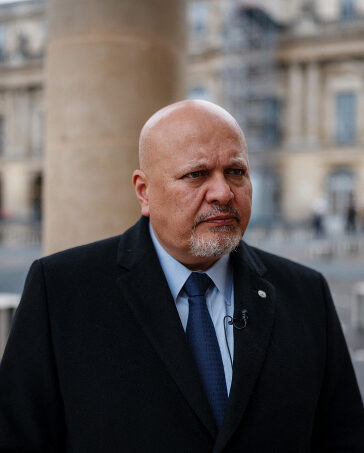 Công tố viên trưởng ICC Karim Khan trong cuộc phỏng vấn ở Paris, Pháp hồi tháng 2. Ảnh: AFP