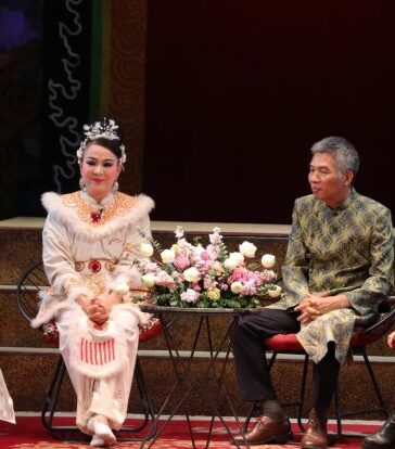 Talkshow giải mã tính ước lệ trong tuồng diễn ra trước tiết mục. Ảnh: Ban tổ chức cung cấp