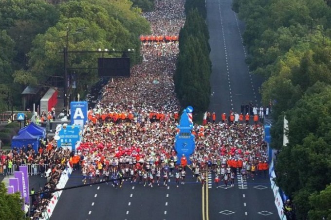 Khoảng 36.000 runner dự Hàng Châu Marathon ngày 3/11. Ảnh: Hangzhou.com.cn