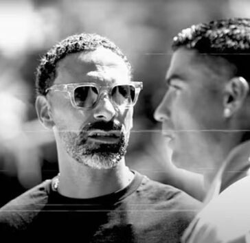 Ronaldo và Ferdinand nói về vị khách bí ẩn trong video hôm 17/11. Ảnh: Youtube