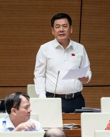 Bộ trưởng Công Thương Nguyễn Hồng Diên giải trình tại phiên chất vấn, chiều 11/11. Ảnh: Trung tâm báo chí Quốc hội