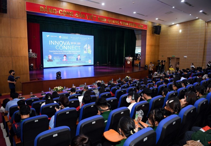 Hội thảo InnovaConnect tổ chức hồi tháng 9 với chủ đề Phòng chống tác hại của thuốc lá mới: Bằng chứng khoa học và kinh nghiệm tại Việt Nam và trên thế giới, thu hút gần 500 khách mời tham gia. Ảnh: VinFuture