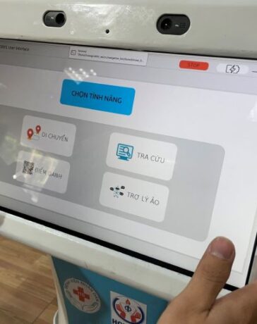 Giao diện các chức năng của robot. Ảnh: Hà An