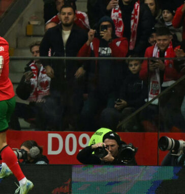 Ronaldo mừng bàn cho Bồ Đào Nha trước Ba Lan trên sân Kazimierz Gorski ở Warsaw, Ba Lan tối 12/10/2024. Ảnh: France24