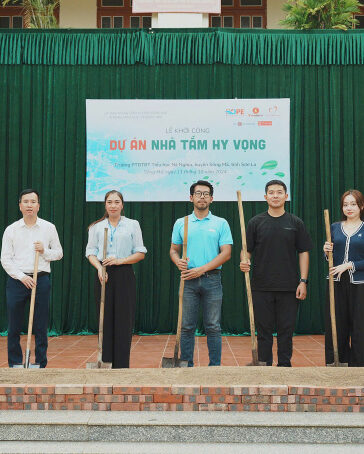 Lễ khởi công nhà tắm ở Trường Phổ thông dân tộc bán trú Tiểu học Nà Nghịu, huyện Sông Mã, tỉnh Sơn La với sự đồng hành hỗ truyền thông của Schannel, ngày 11/10/2024. Ảnh: Thành Cá
