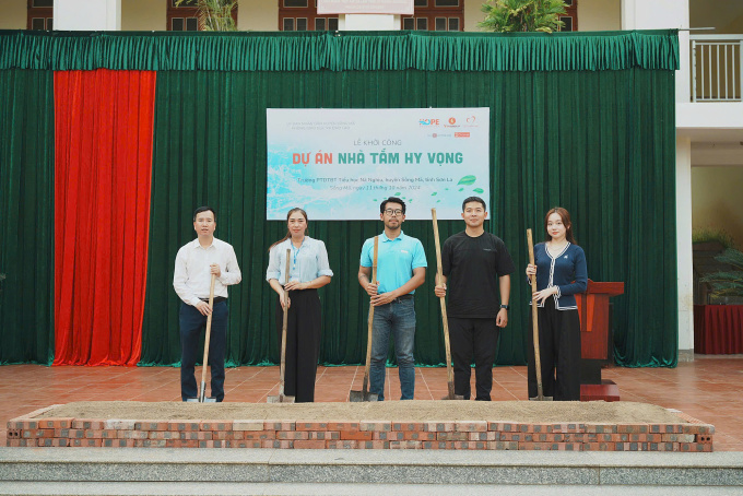 Lễ khởi công nhà tắm ở Trường Phổ thông dân tộc bán trú Tiểu học Nà Nghịu, huyện Sông Mã, tỉnh Sơn La với sự đồng hành hỗ truyền thông của Schannel, ngày 11/10/2024. Ảnh: Thành Cá