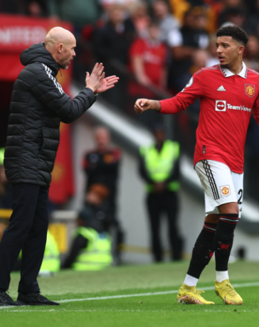 Sancho nhận chỉ đạo từ Ten Hag trong trận Man Utd gặp Newcastle ở Ngoại hạng Anh vào ngày 16/10/2022. Ảnh: Reuters