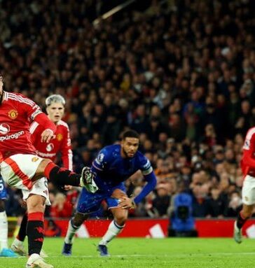 Fernandes ghi bàn từ chấm 11m trong trận Man Utd hòa Chelsea ở vòng 10 Ngoại hạng Anh trên sân Old Trafford ngày 3/11/2024. Ảnh: Reuters