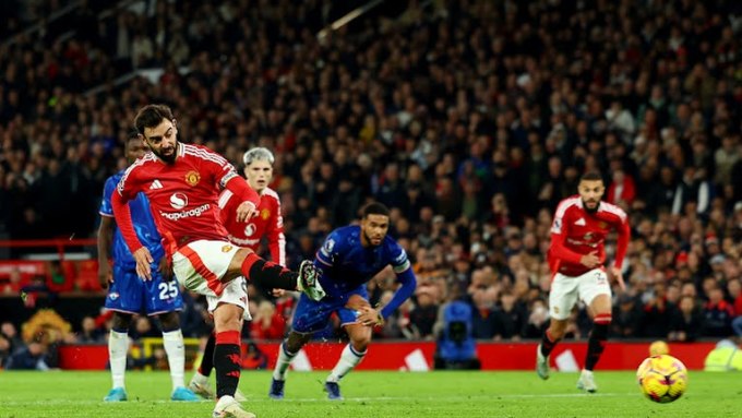 Fernandes ghi bàn từ chấm 11m trong trận Man Utd hòa Chelsea ở vòng 10 Ngoại hạng Anh trên sân Old Trafford ngày 3/11/2024. Ảnh: Reuters