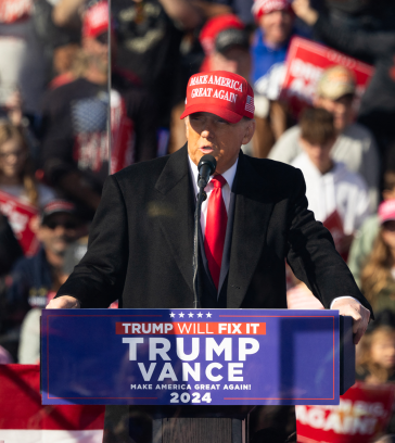Cựu tổng thống Mỹ Donald Trump tại cuộc vận động tranh cử ở bang Pennsylvania hôm 3/11. Ảnh: AFP
